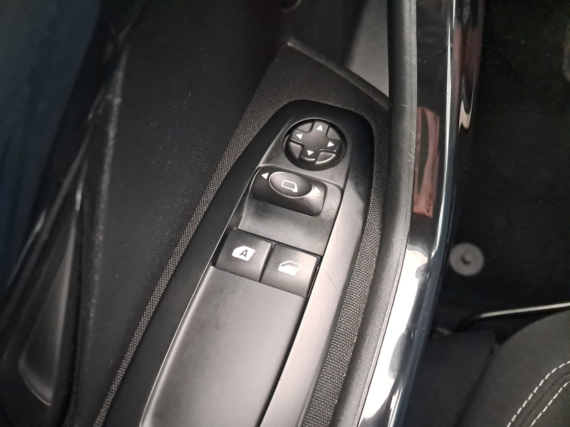 Peugeot 208, 2015