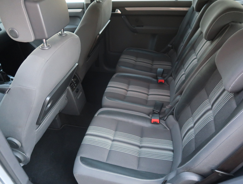 Volkswagen Touran, 2012
