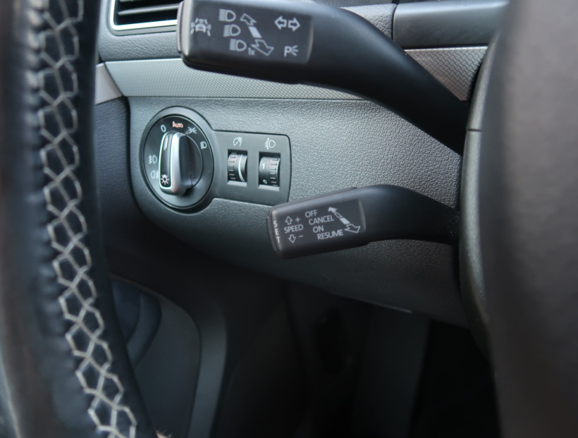 Volkswagen Touran, 2012
