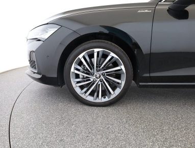 Škoda Superb - 2025