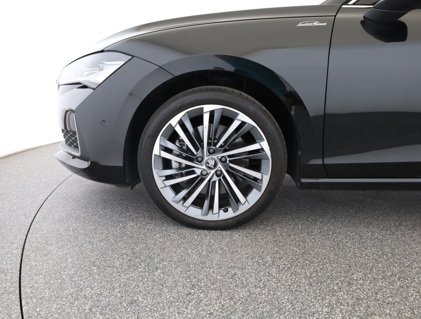 Škoda Superb, 2025