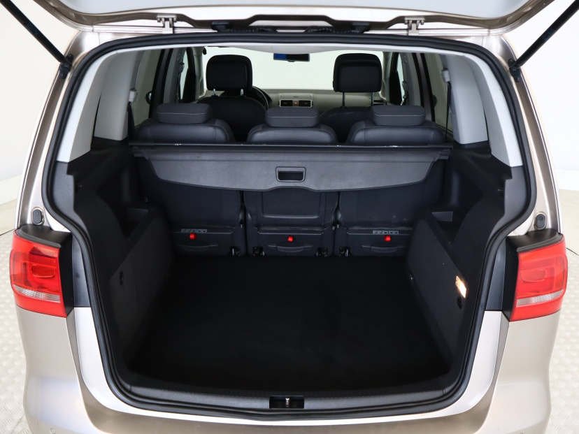 Volkswagen Touran, 2012