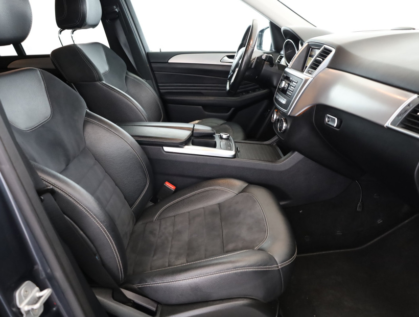 Mercedes-Benz ML, 2012