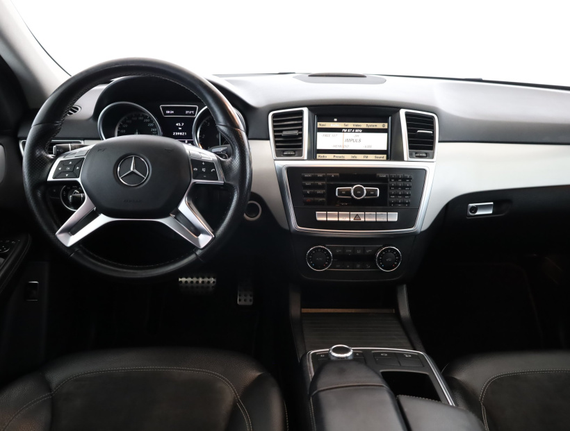 Mercedes-Benz ML, 2012