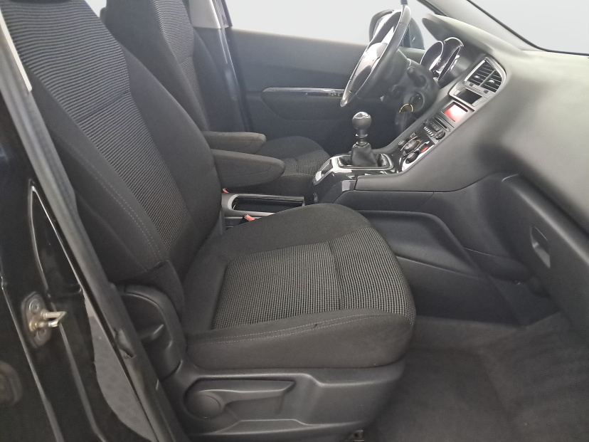 Peugeot 5008, 2011