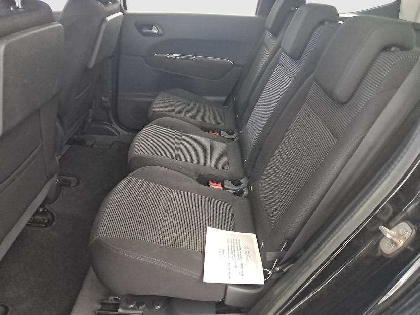 Peugeot 5008, 2011