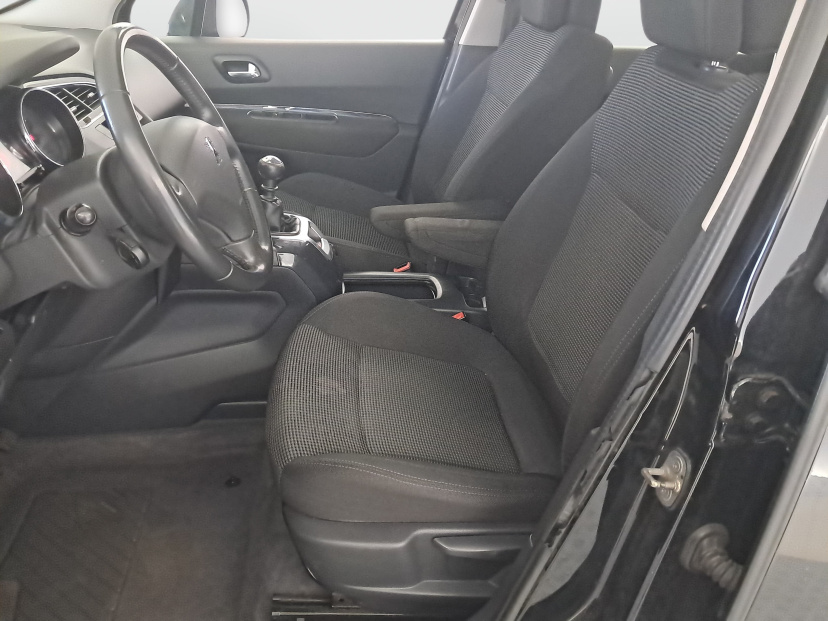 Peugeot 5008, 2011