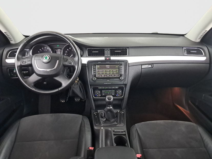 Škoda Superb, 2011
