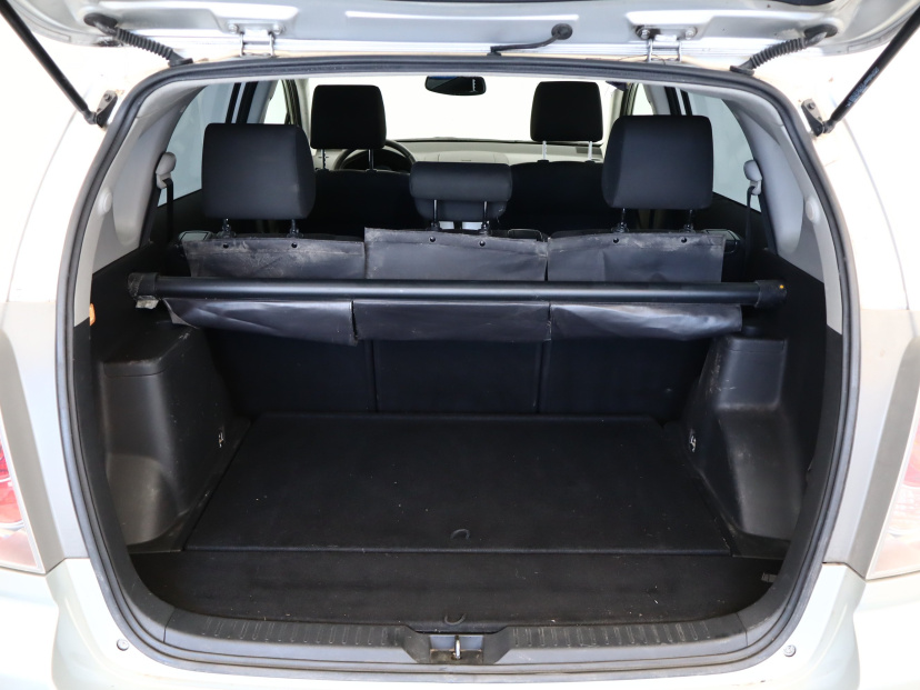 Toyota Corolla Verso, 2005