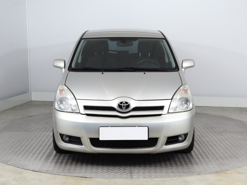 Toyota Corolla Verso, 2005
