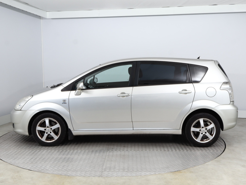 Toyota Corolla Verso, 2005
