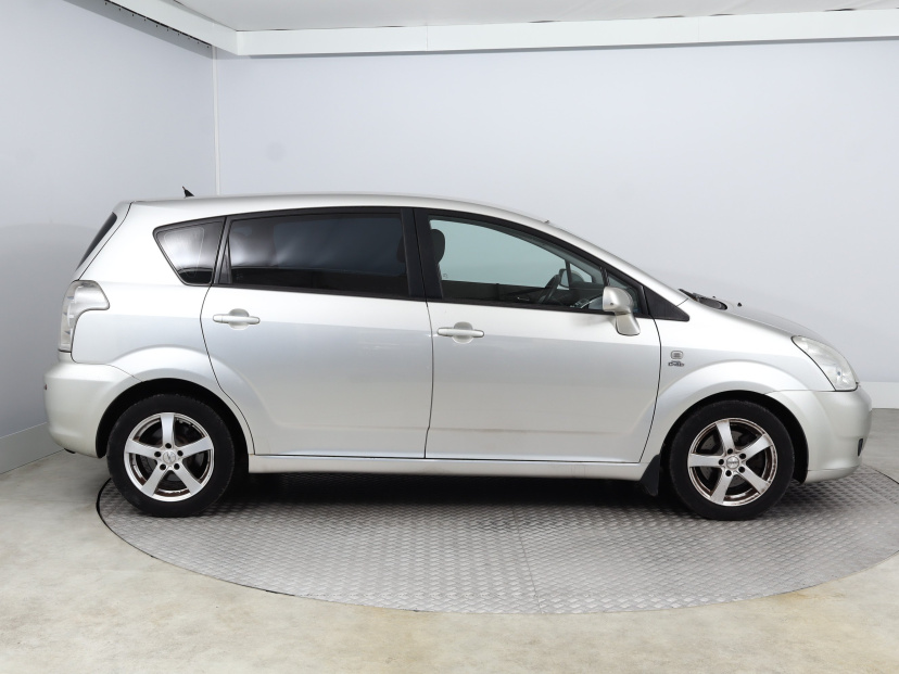 Toyota Corolla Verso, 2005