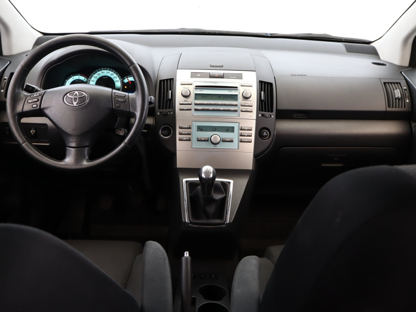 Toyota Corolla Verso, 2005