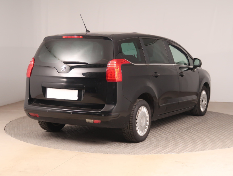 Peugeot 5008, 2012
