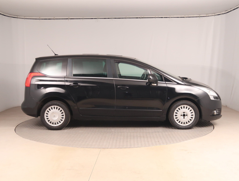 Peugeot 5008, 2012