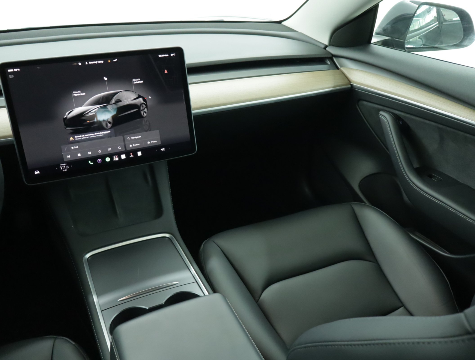 Tesla Model 3 Standard Range Plus – fotografie 11