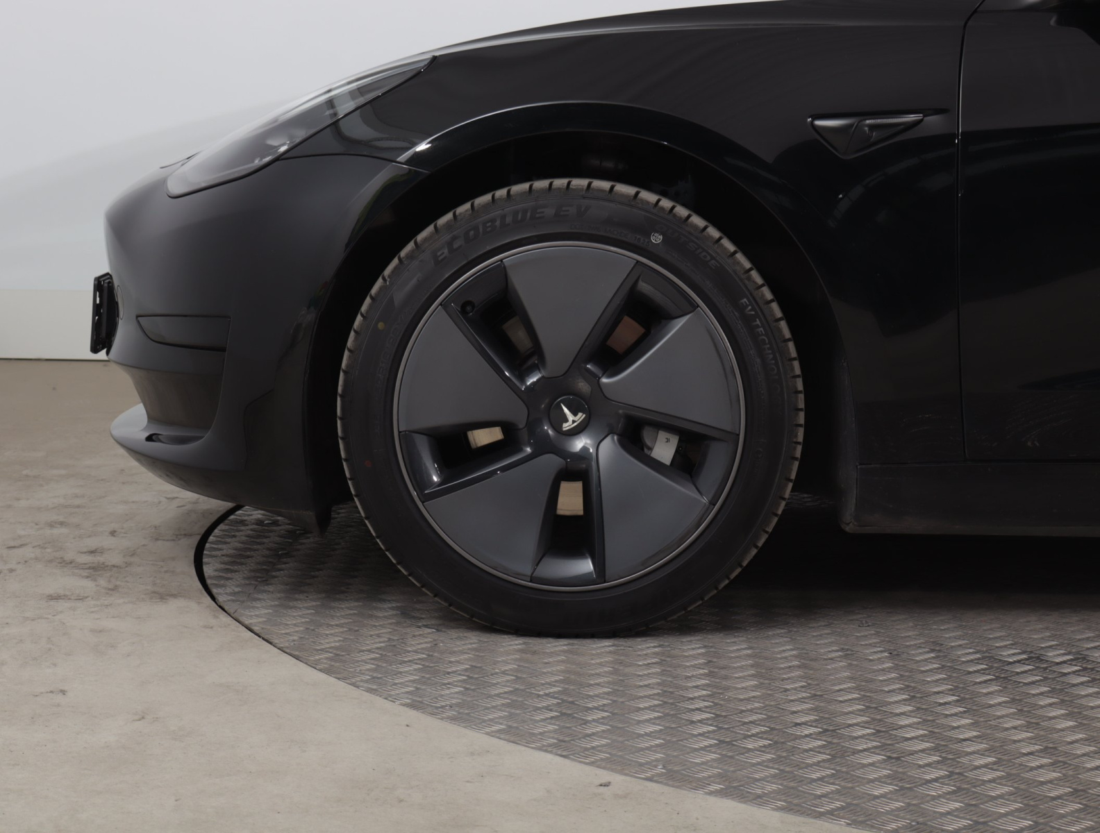 Tesla Model 3 Standard Range Plus – fotografie 21