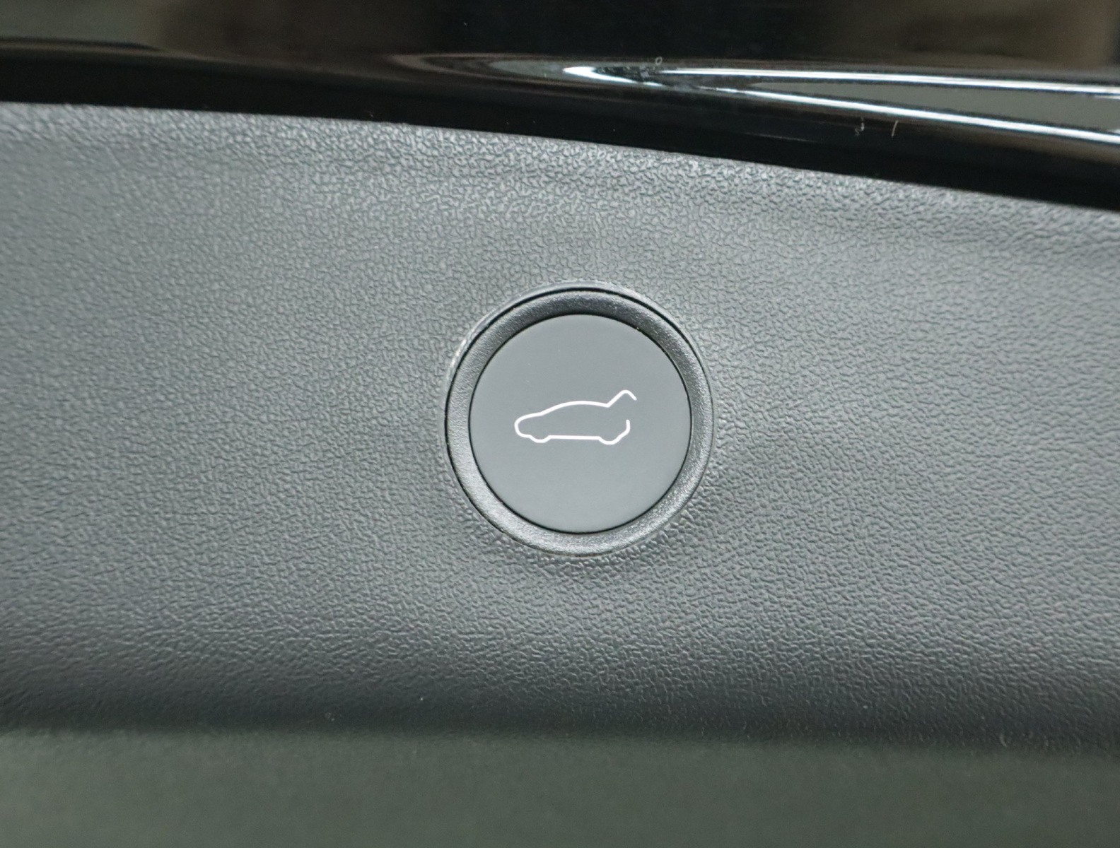Tesla Model 3 Standard Range Plus – fotografie 26
