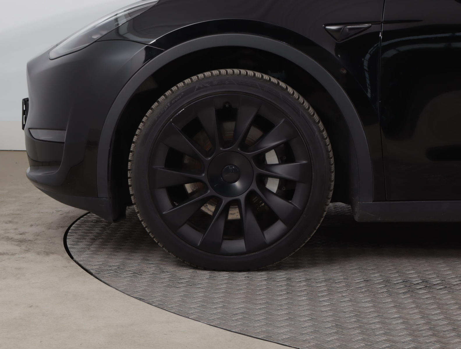 Tesla Model Y - 2023