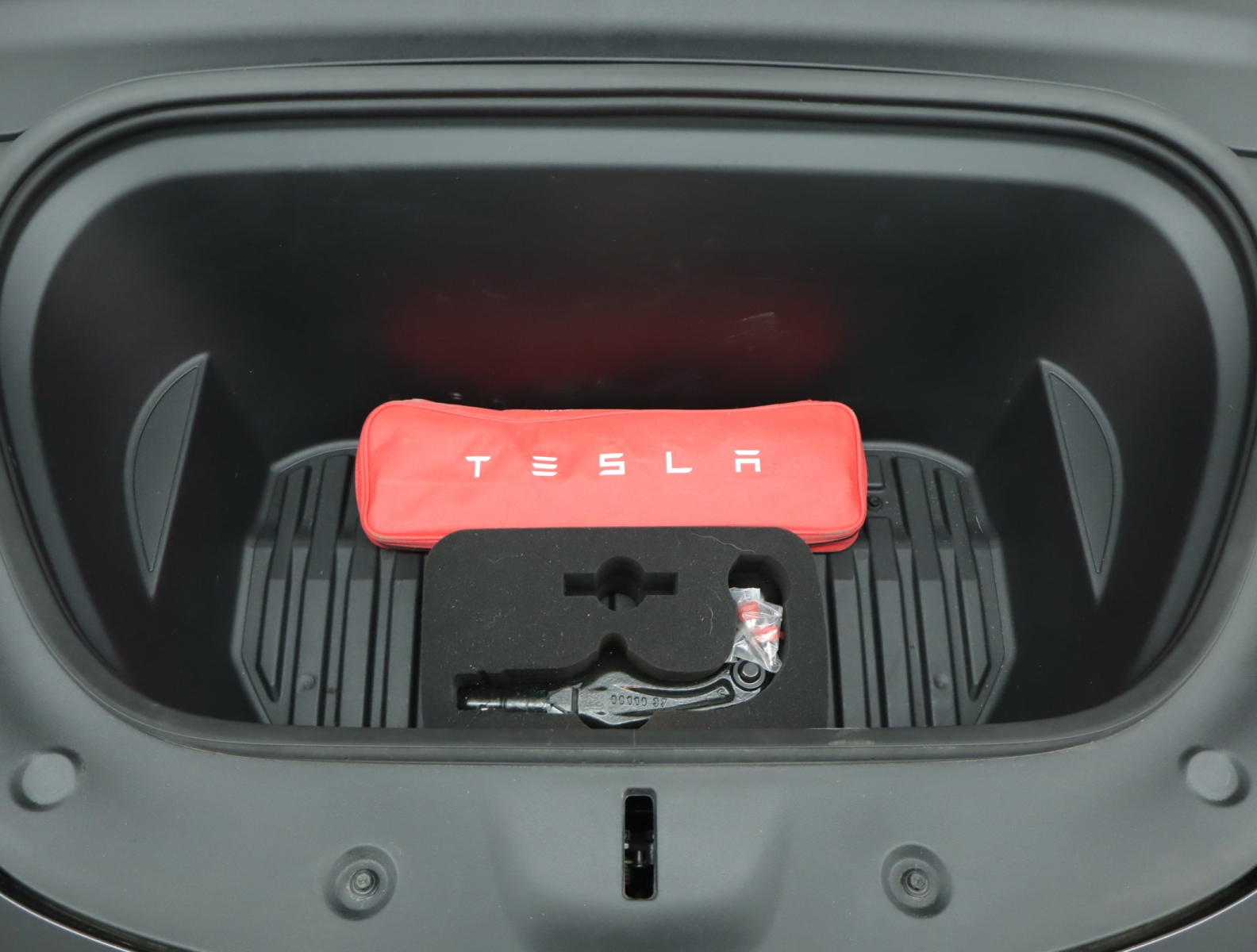 Tesla Model Y - 2023