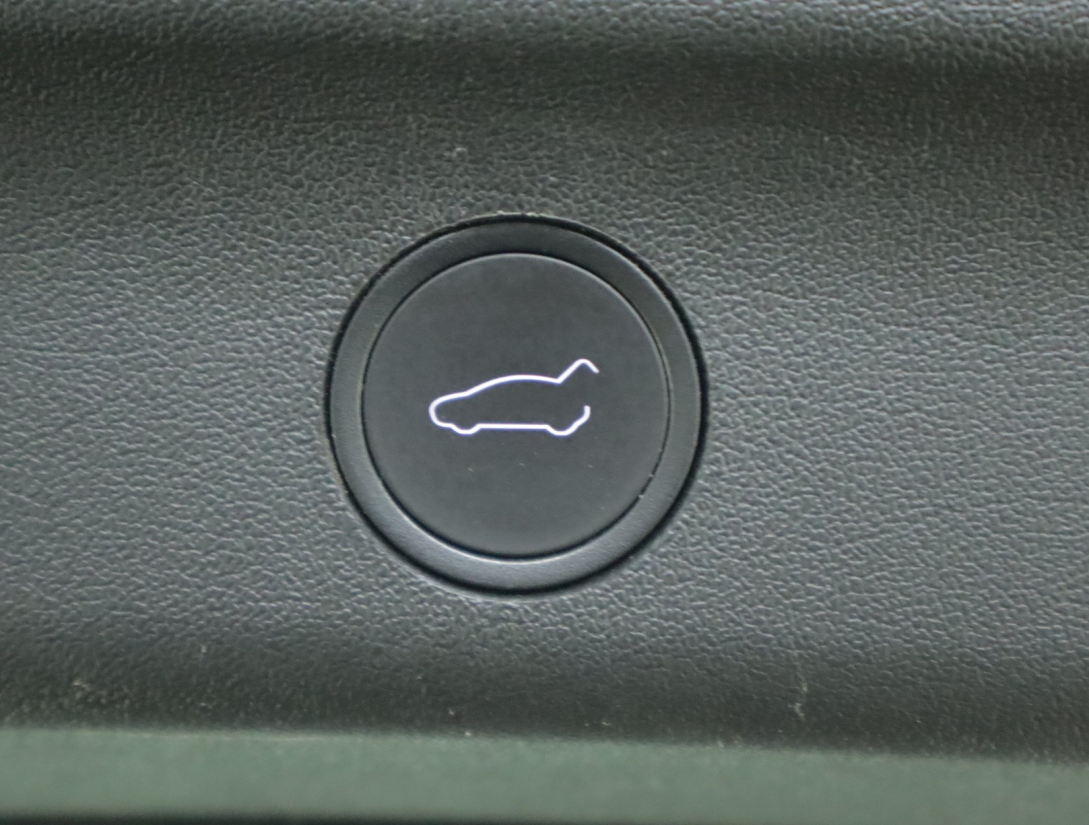 Tesla Model Y - 2023