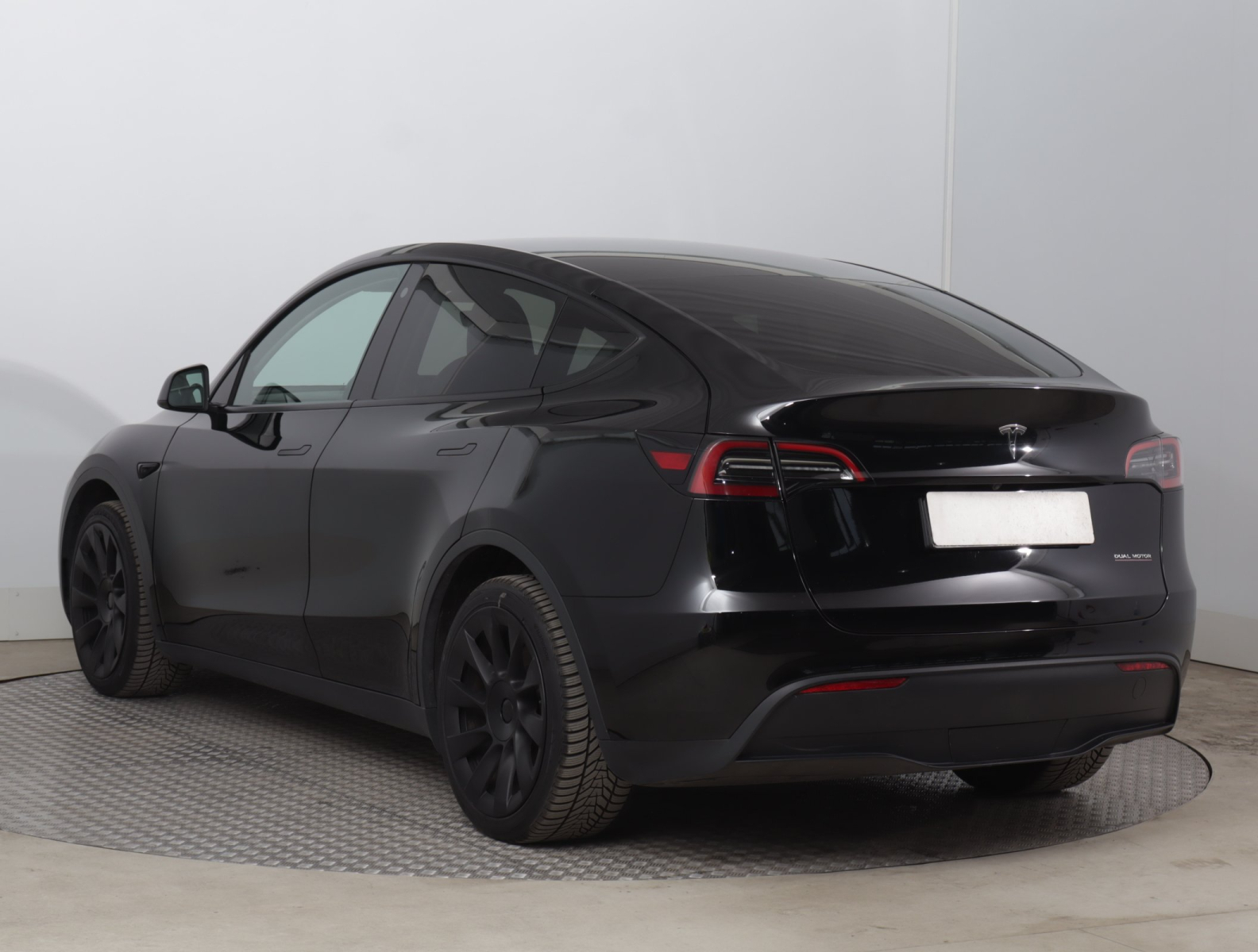 Tesla Model Y - 2023