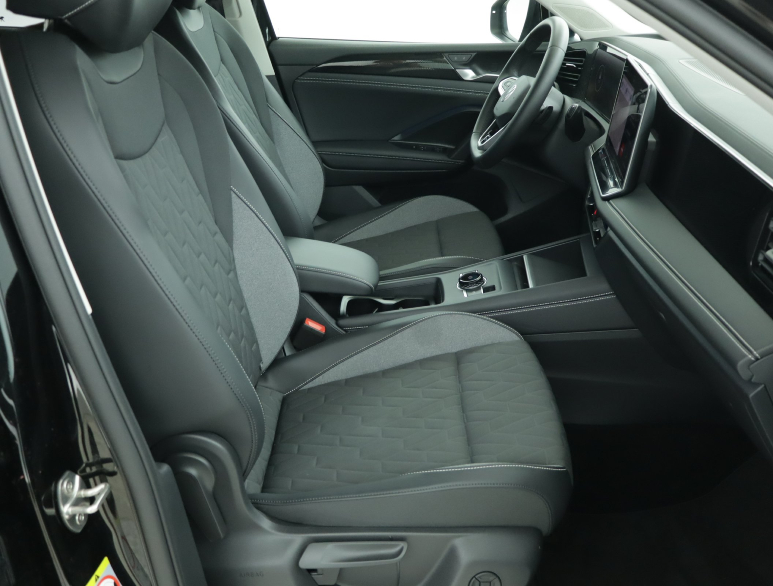 Volkswagen Tiguan - 2025