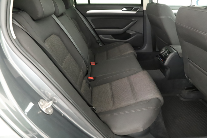 Volkswagen Passat, 2016