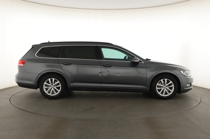 Volkswagen Passat, 2016