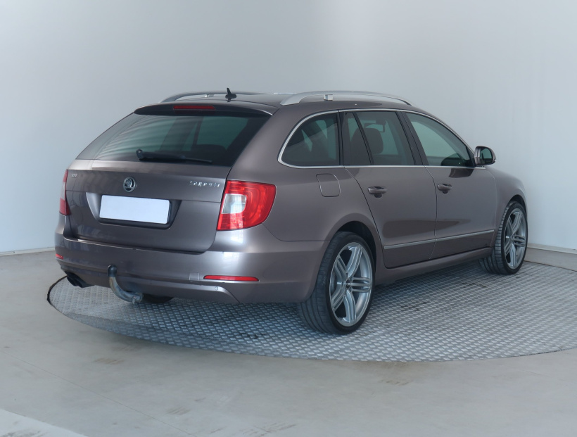 Škoda Superb, 2010