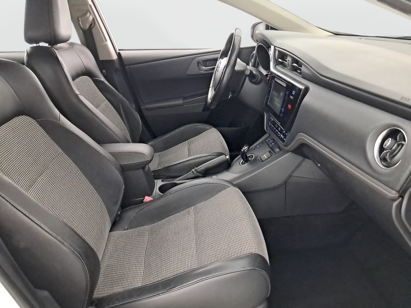 Toyota Auris, 2015