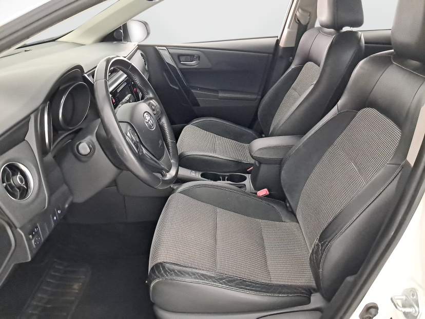Toyota Auris, 2015