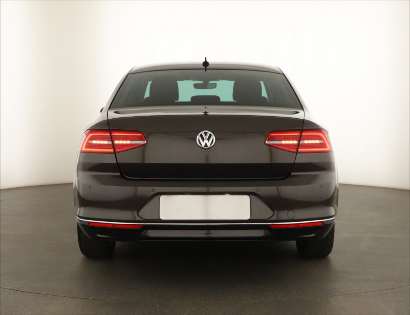 Volkswagen Passat, 2015