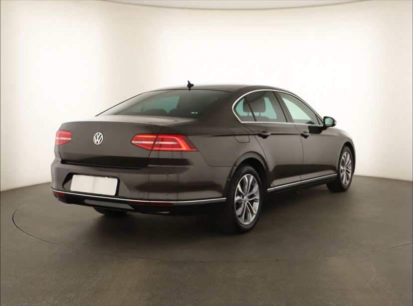 Volkswagen Passat, 2015