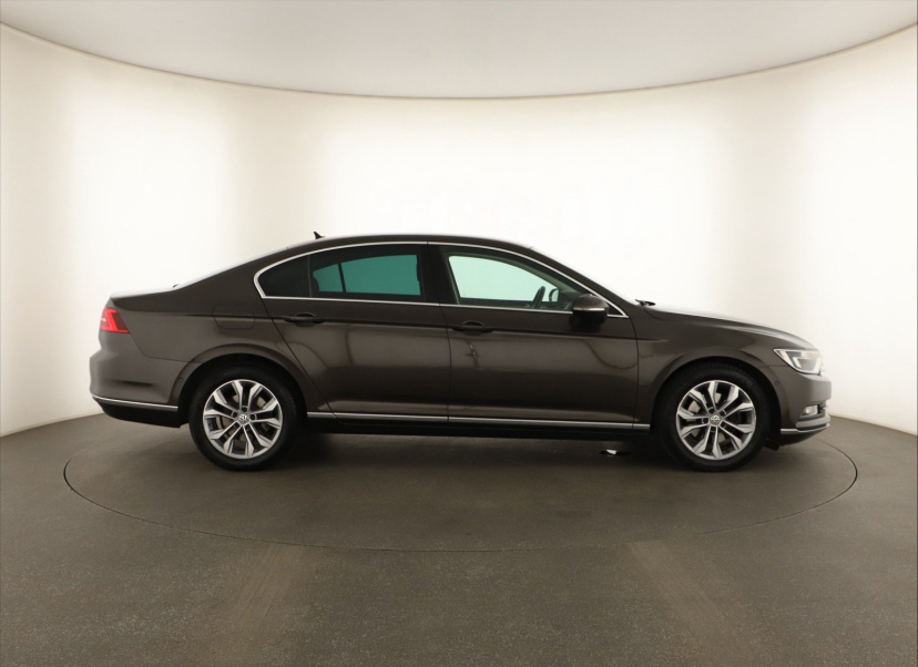 Volkswagen Passat, 2015