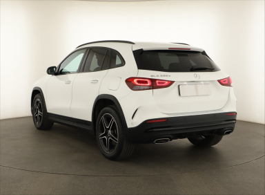 Mercedes-Benz GLA - 2022