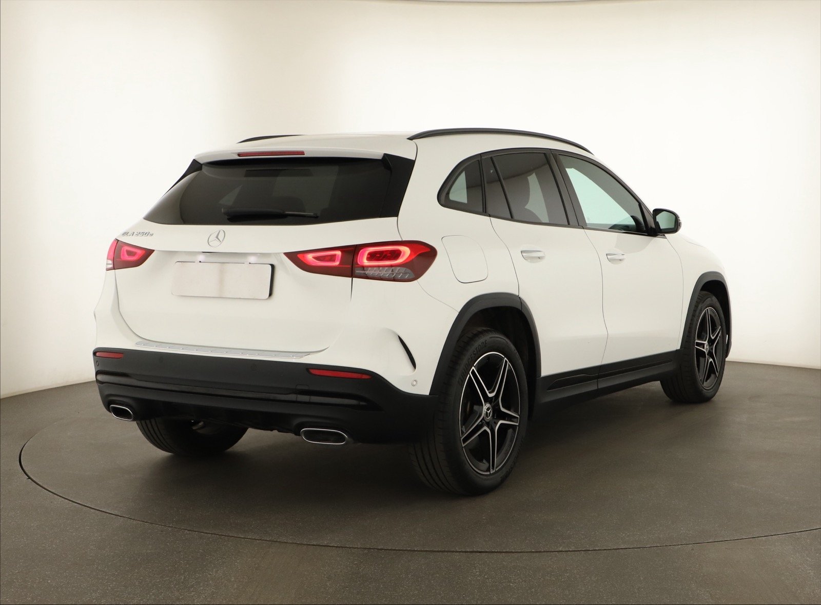 Mercedes-Benz GLA - 2022