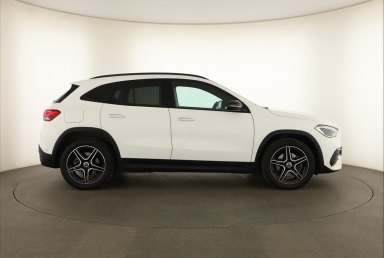 Mercedes-Benz GLA - 2022