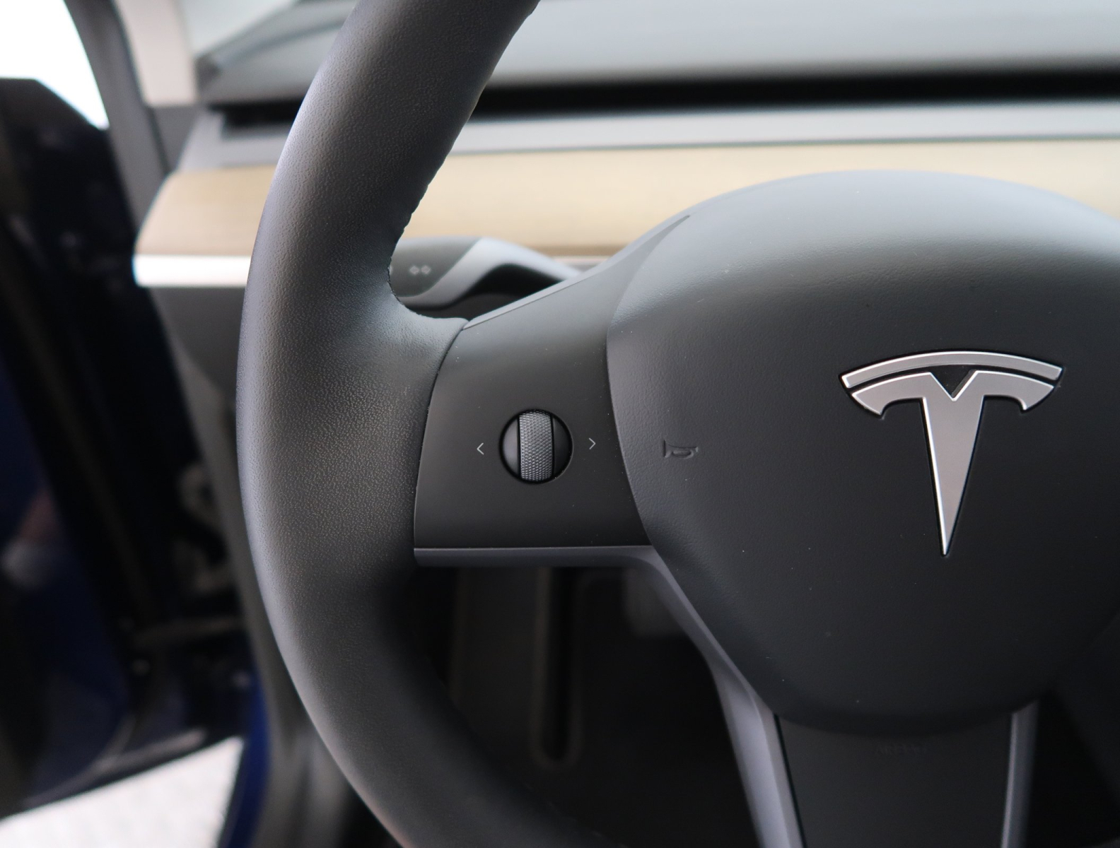 Tesla Model Y - 2023