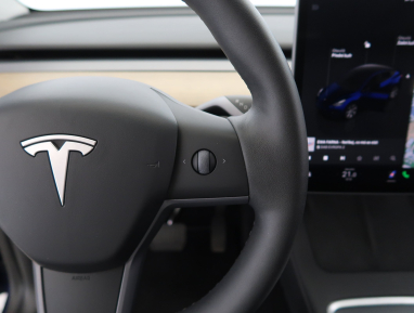 Tesla Model Y - 2023