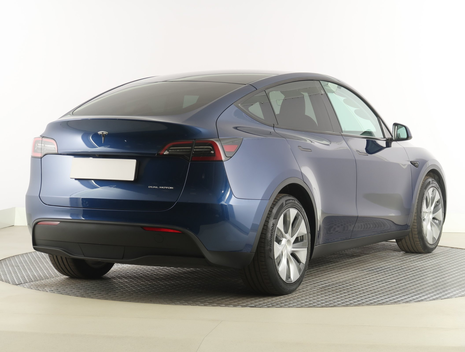 Tesla Model Y - 2023
