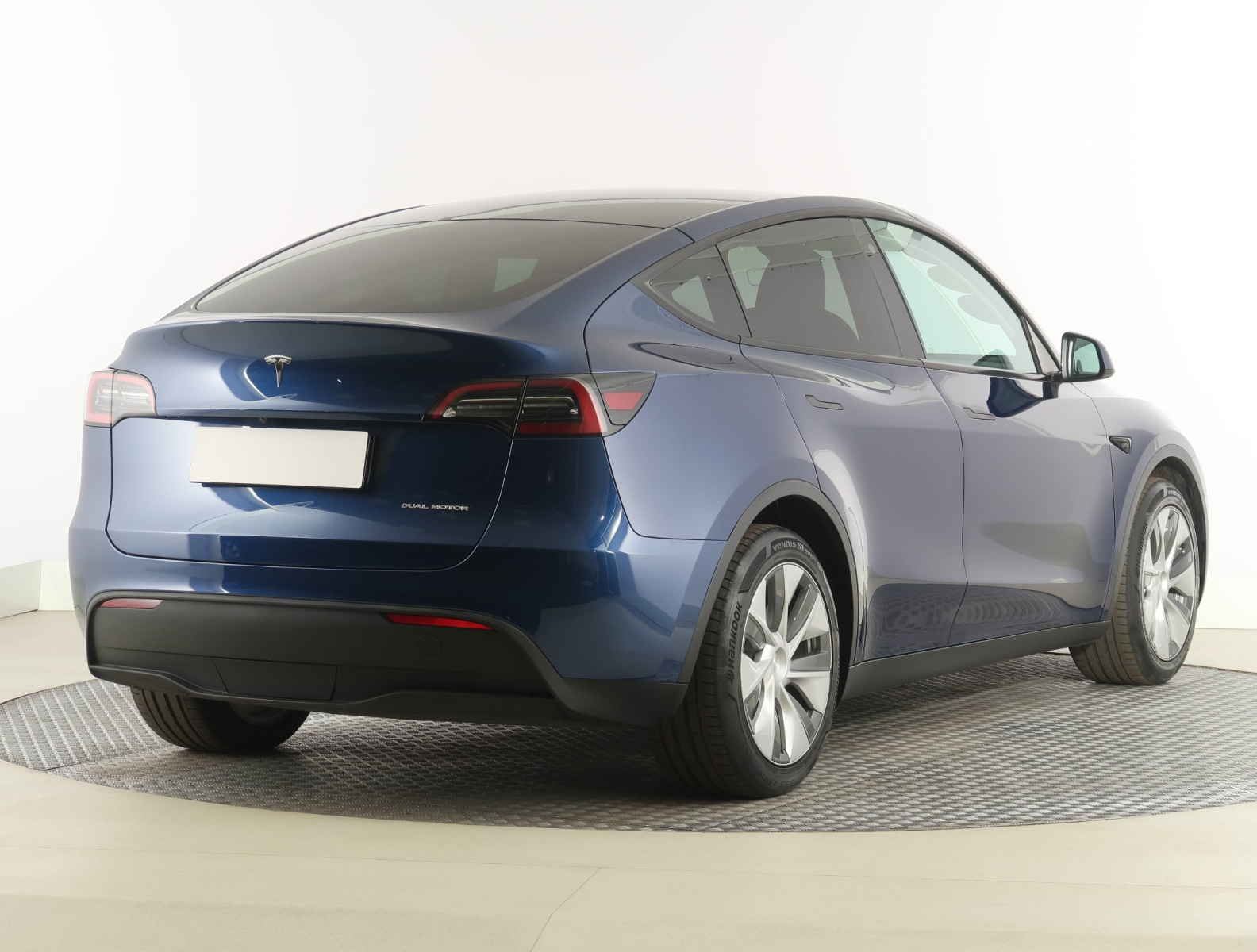 Tesla Model Y Long Range AWD – fotografie 7