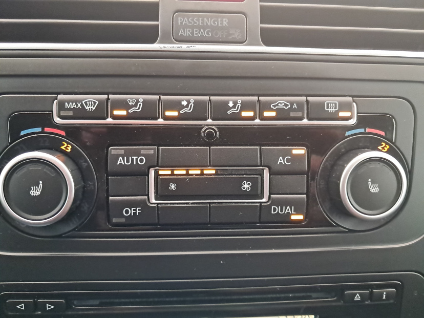 Volkswagen Touran, 2011