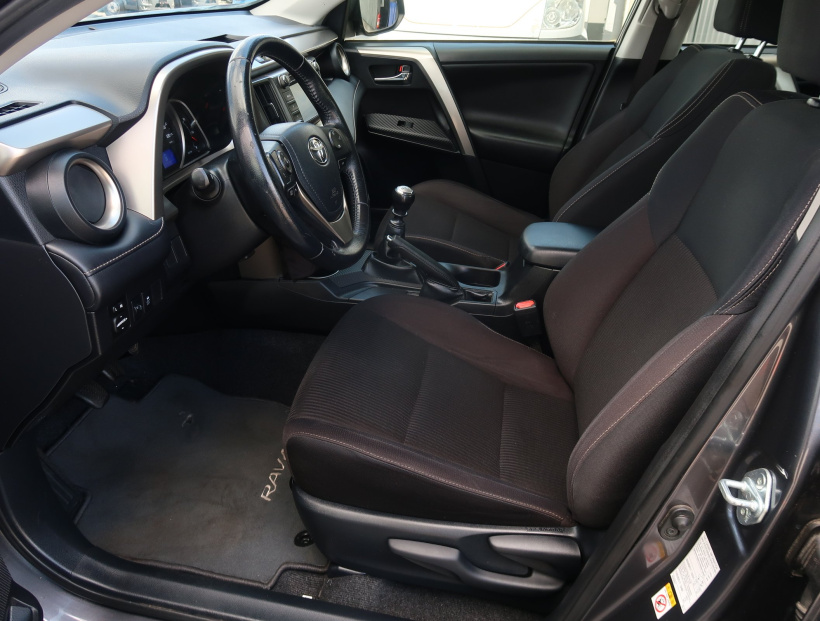 Toyota RAV 4, 2015