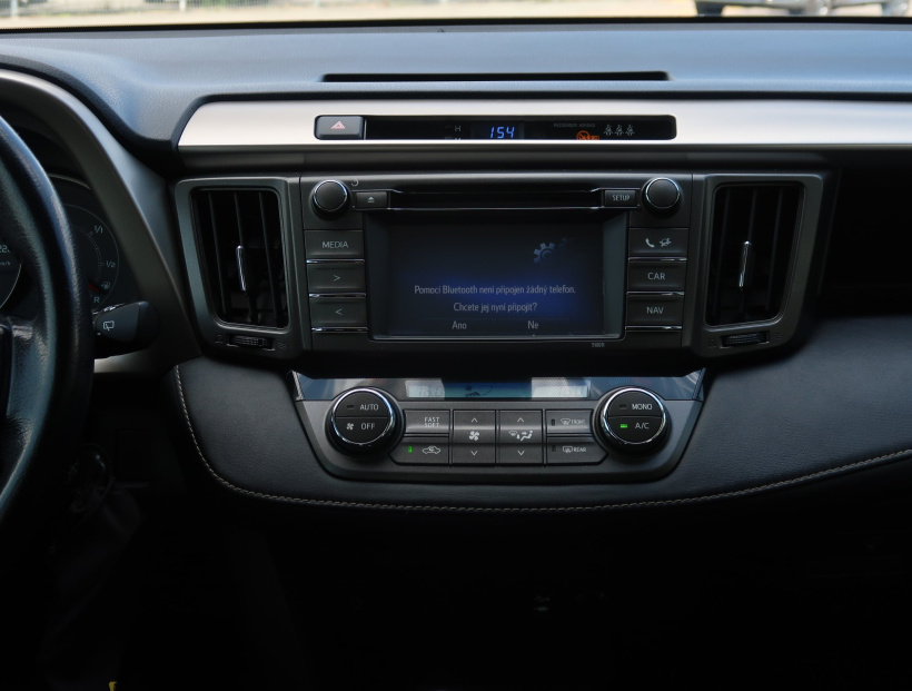 Toyota RAV 4, 2015
