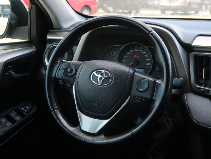 Toyota RAV 4, 2015