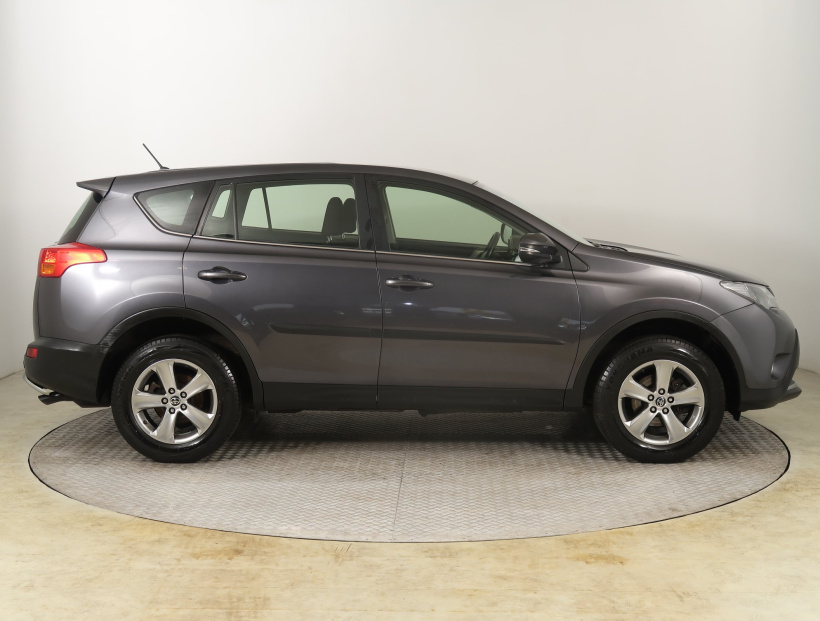Toyota RAV 4, 2015