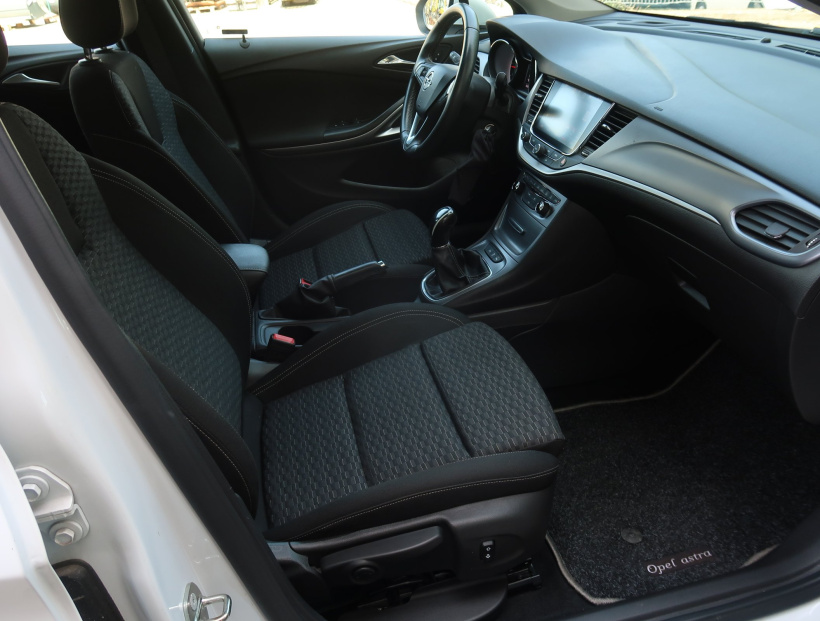Opel Astra, 2017