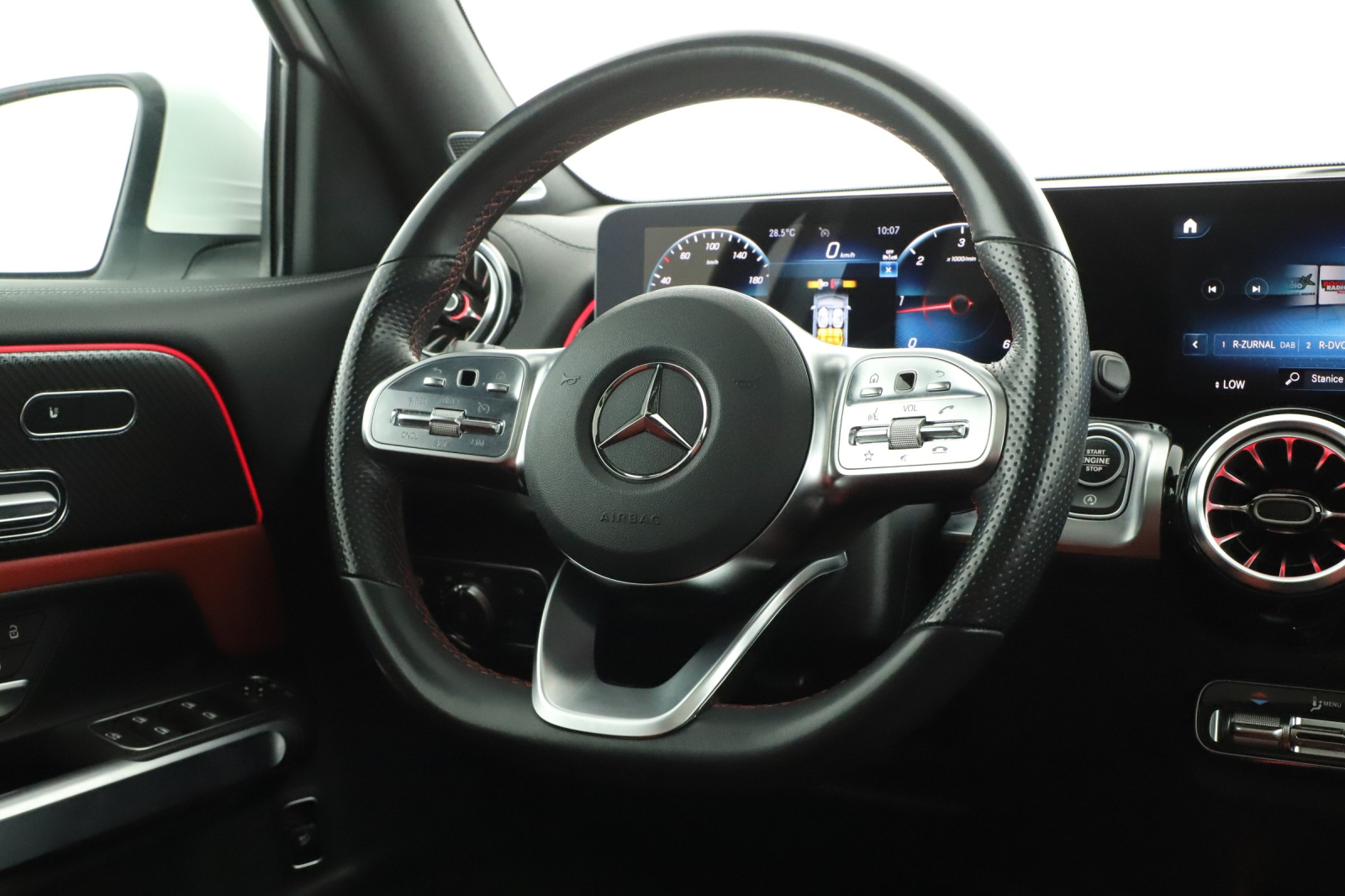 Mercedes-Benz GLB - 2023