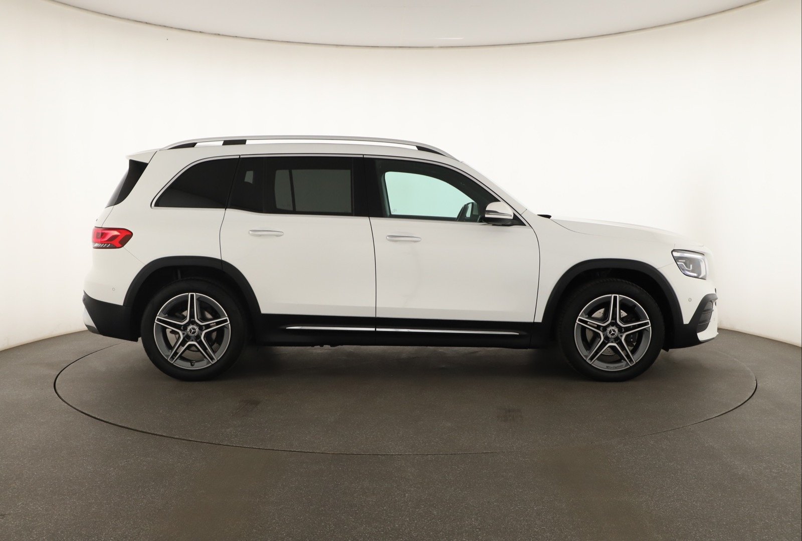Mercedes-Benz GLB - 2023